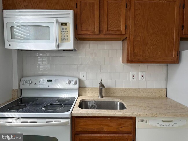 Photo - 1816 Queens Ln Unit 4-224