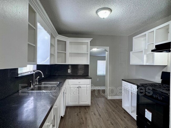 Photo - 716 W Broadus St