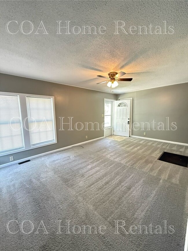 Photo - 2255 Victoria St