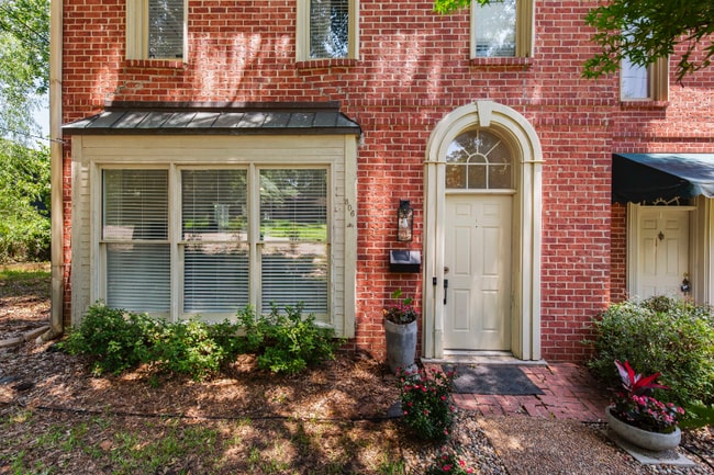 Photo - 806 Oakwood St