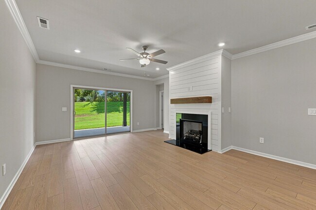 Photo - 7211 Holly Creek Dr SE