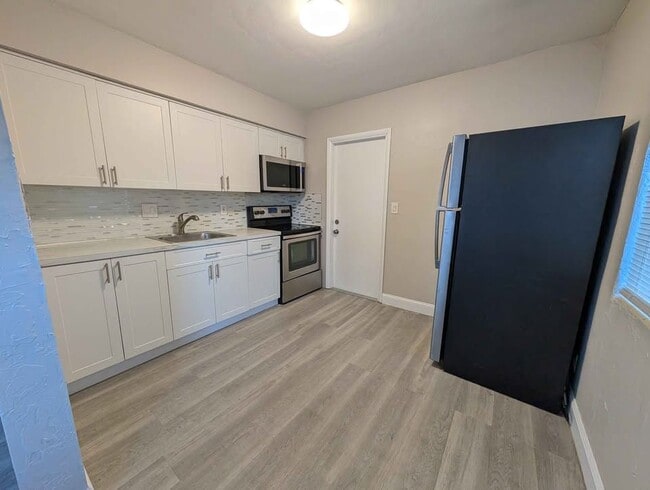 Photo - 2300 Douglas St