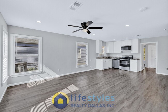 Photo - 2245 E Overton Rd