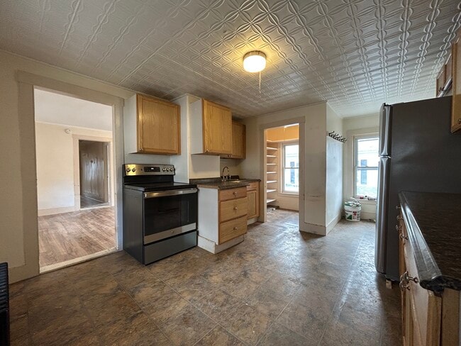 Building Photo - 29 Cross St Unit 2