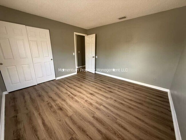 Photo - Cute & Quaint 2 Bedroom in Tampa!! READY NOW!! Unit 8214 N. 17th St.