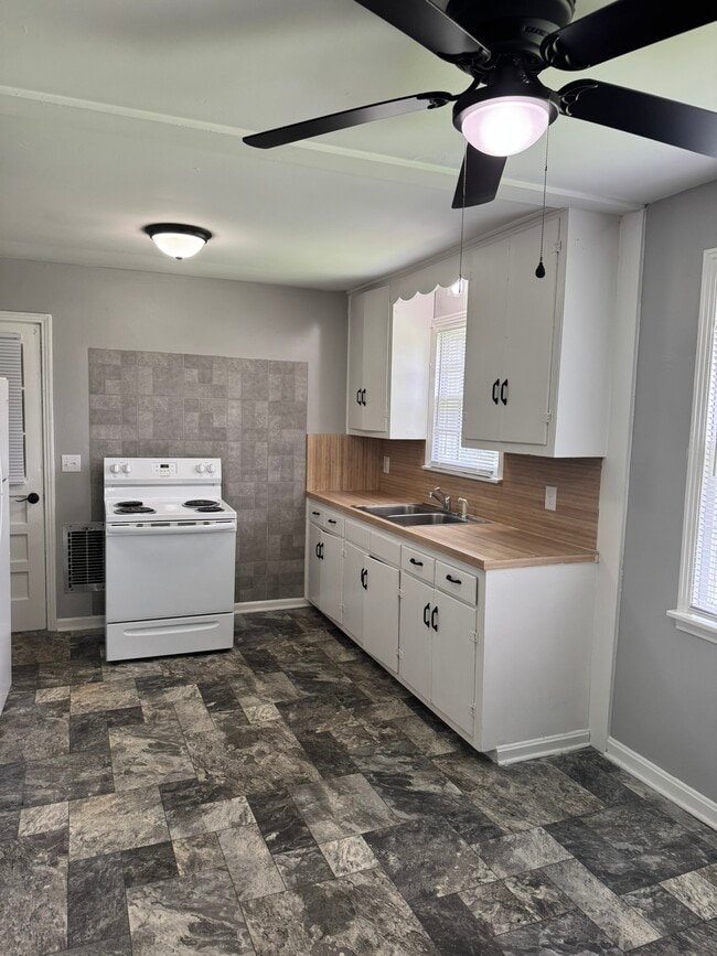 Photo - 512 Cottonwood Dr