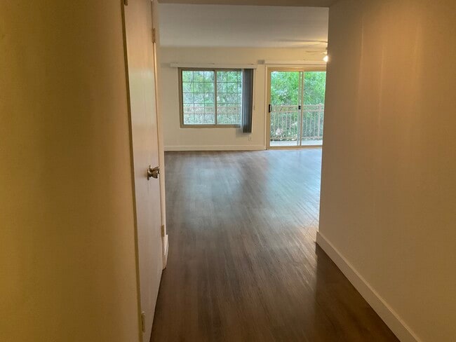 1/1 large unit With balcony