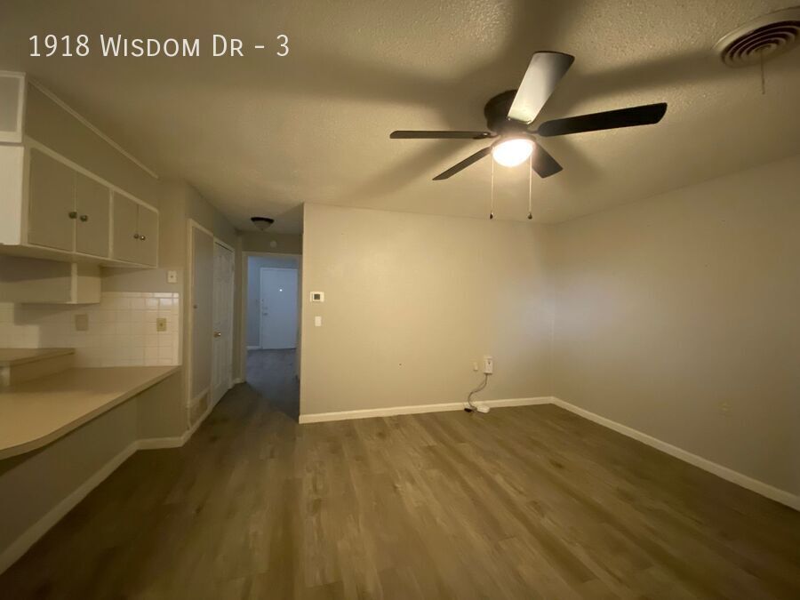 Ask about our move in specials - Ask about our move in specials Apartment Unit 3