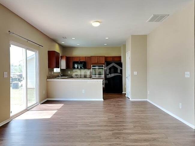 Photo - 353 Kerriann Ln