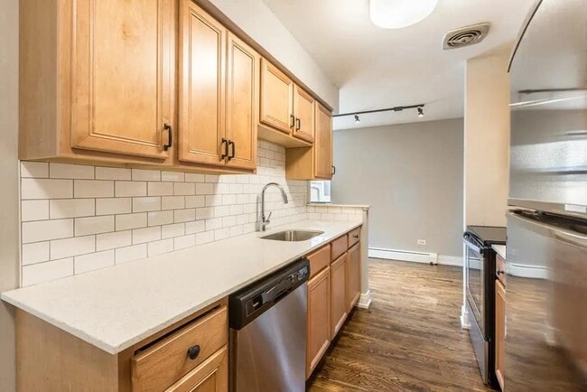 Building Photo - 6725 N Sheridan Rd Unit 0411