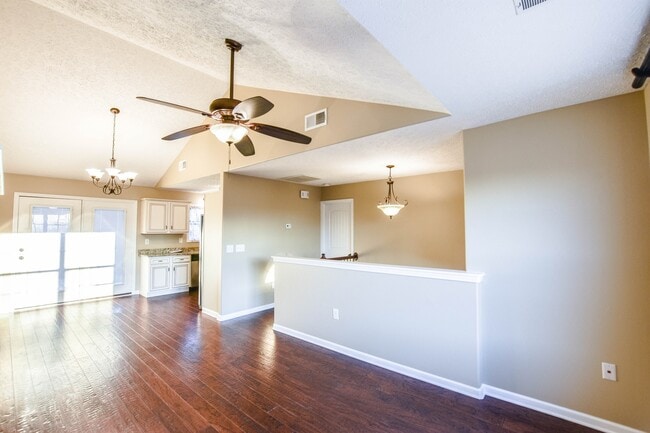 Photo - Dog Friendly Three Bedroom!