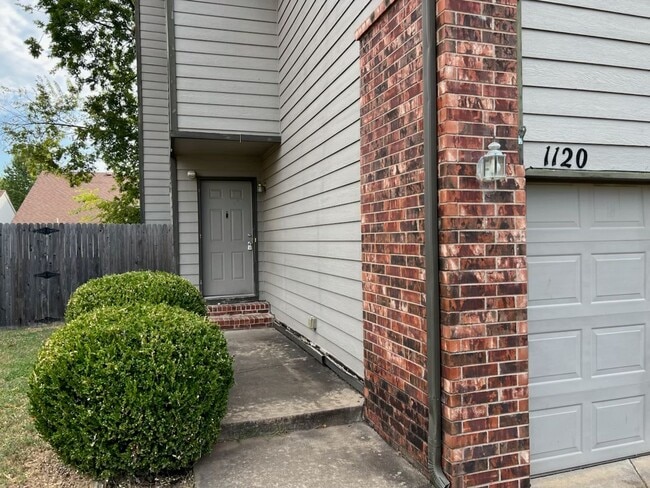 Photo - 1120 W Florence Ct