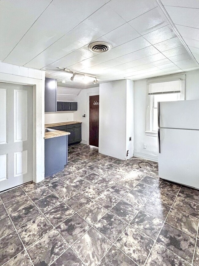 Photo - 3295 W 46th St