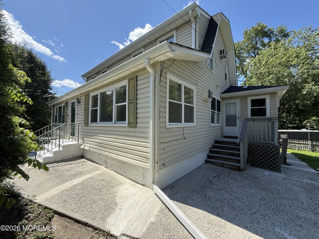 Building Photo - 236 W Farms Rd