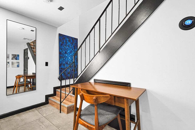 Building Photo - 621 NE 28th St Rental