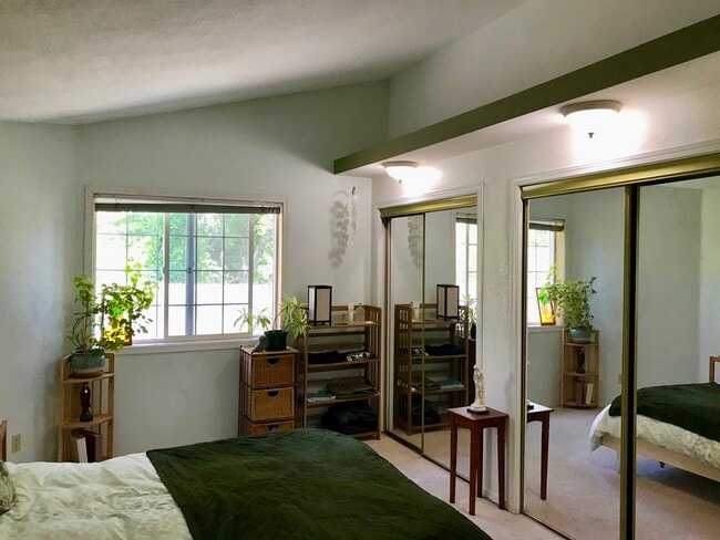 Photo - 885 Randall St