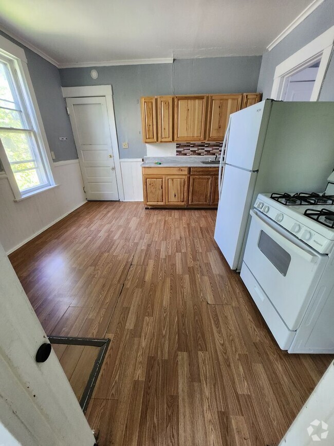 Building Photo - Upper 4 bedroom Unit 1919 Myrtle St Rental