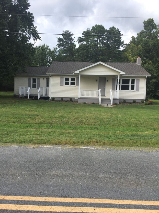 Building Photo - 3 Bedroom 2 bath - Gold Hill, NC Area Rental