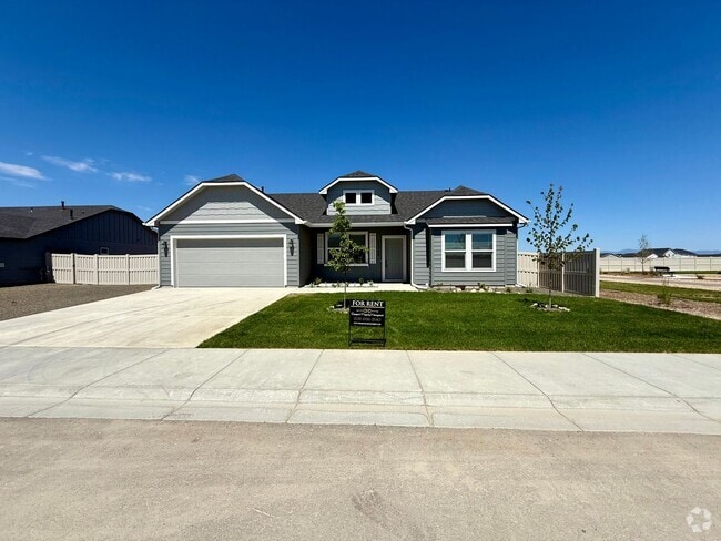 Building Photo - Welcome home! 4 bed 2 bath in Caldwell Idaho