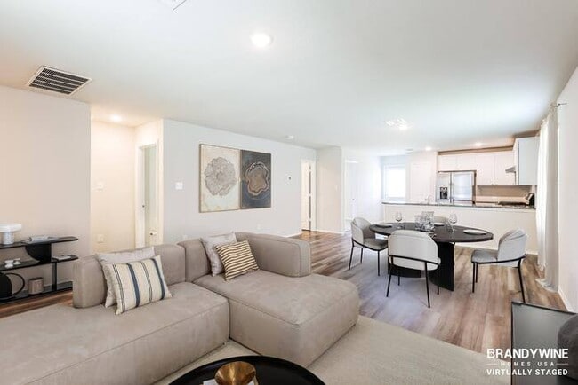 Photo - 7107 Winding Shelf