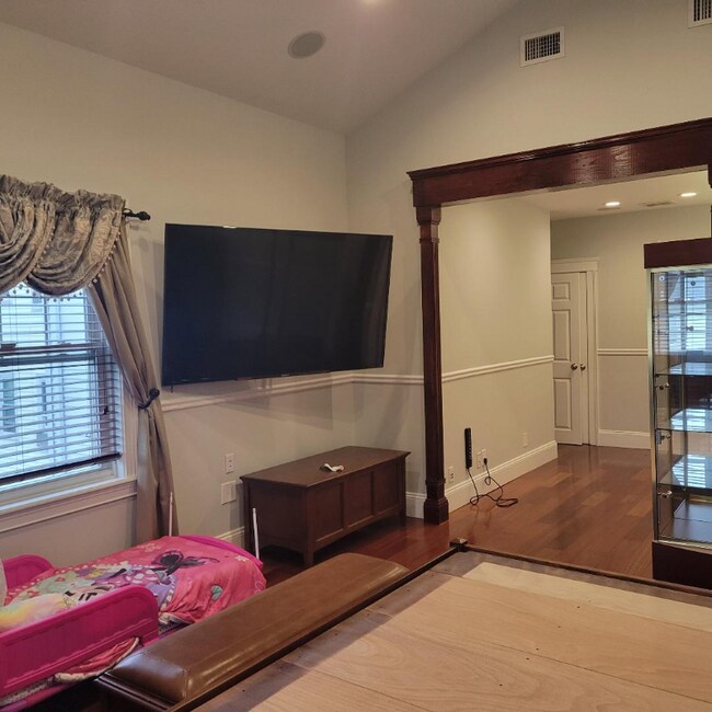 Photo - 713 Academy Ave Unit 2