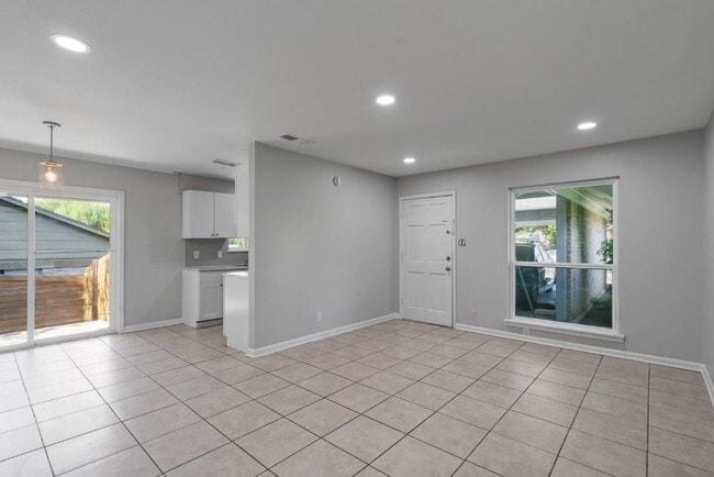 Photo - 1407 Avebury Cir
