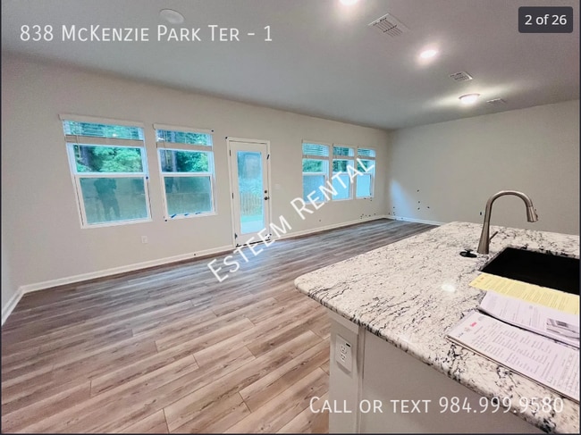 Photo - 838 McKenzie Pk Ter