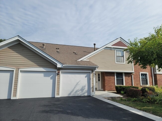 Building Photo - 1460 7 Pines Rd Unit B1