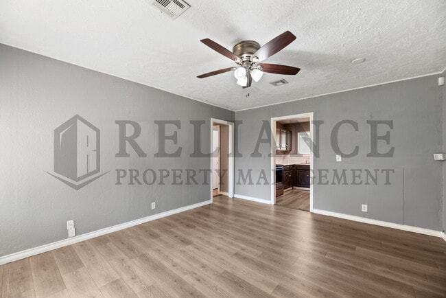 Photo - 2231 S Hiram St