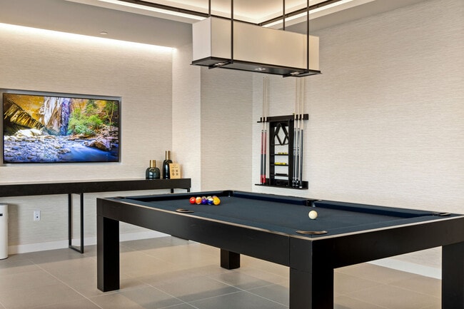400H apartments — community photo