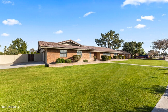 Building Photo - 1306 E La Vieve Ln