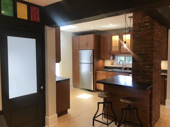 Building Photo - 1366 W 59th St Unit UP