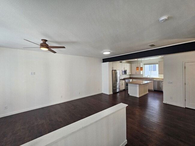 Photo - 868 Kalamath St