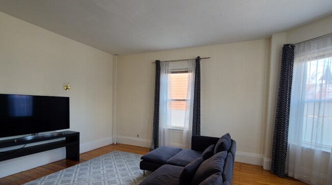 Photo - 49 Temple St Unit 1