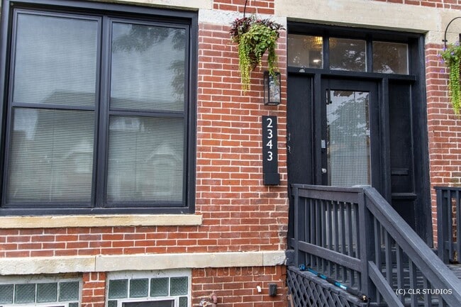 Building Photo - 2343 W Grenshaw St Unit 2 Rental