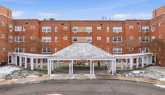 Building Photo - 5900 Babcock Blvd