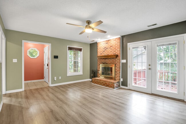 Photo - 130 Hickman Ct