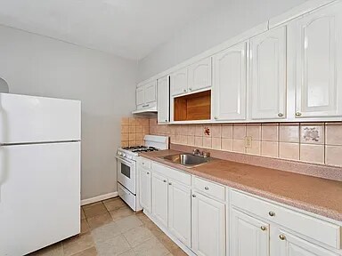 Photo - 5706 Delancey St