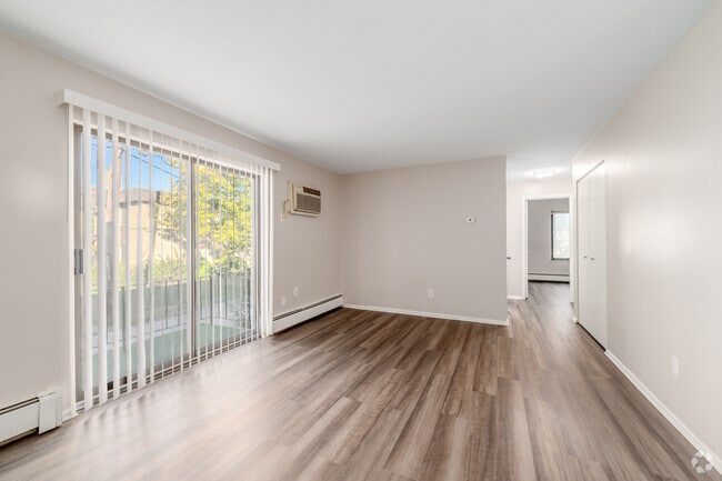 2BR, 1BA - 850SF - Living Room - 15312 Maple Park