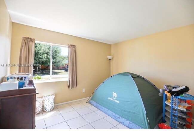 Photo - 250 SW Homeland Rd