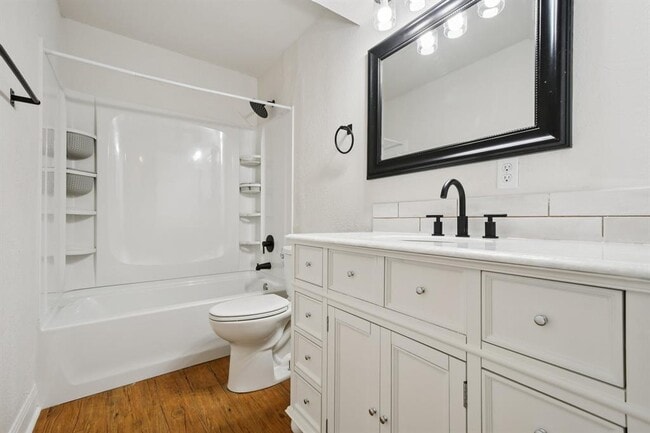 Photo - 2214 Winchester Dr