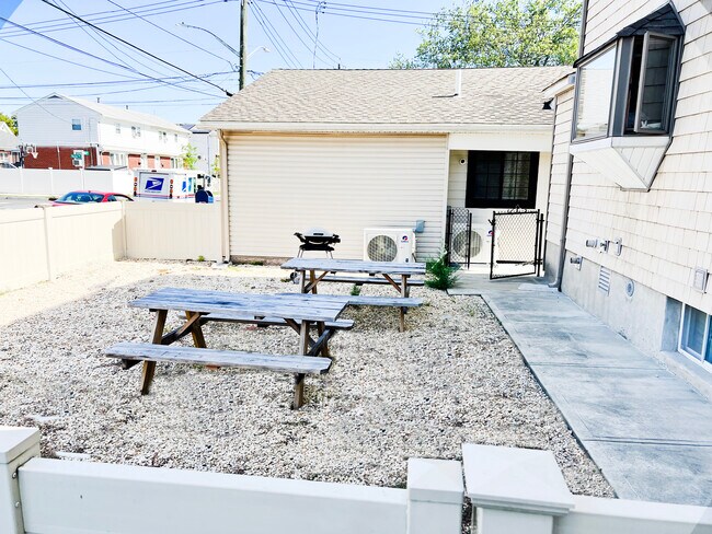 Outside Area For Your Use - 5 Garibaldi Ave Unit 2nd Floor Left