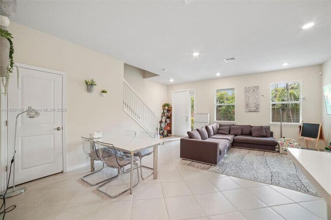 Photo - 3 bedroom in Hollywood FL 33021