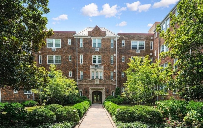 Photo - Quaint Studio Apartment in Cathedral Heights!