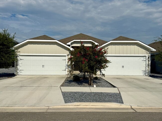 Luxury 3-bedroom, 2-bathroom Duplex in Seg... - Luxury 3-bedroom, 2-bathroom Duplex in Seg... Townhome