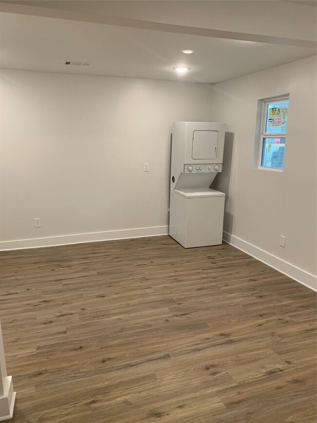 Photo - 548 Majestic St