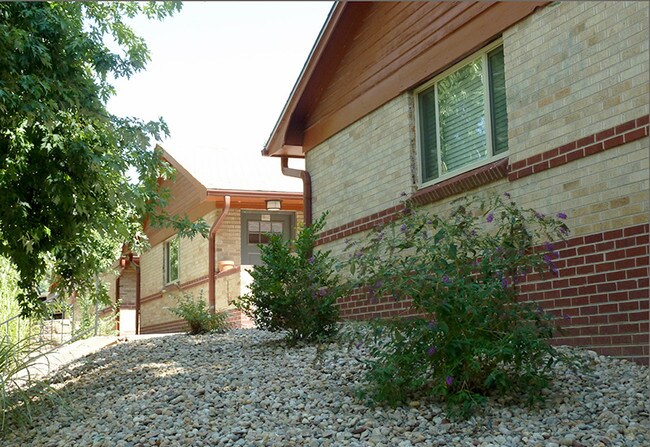 Twenty-Fourth Apartments - Twenty-Fourth Apartments