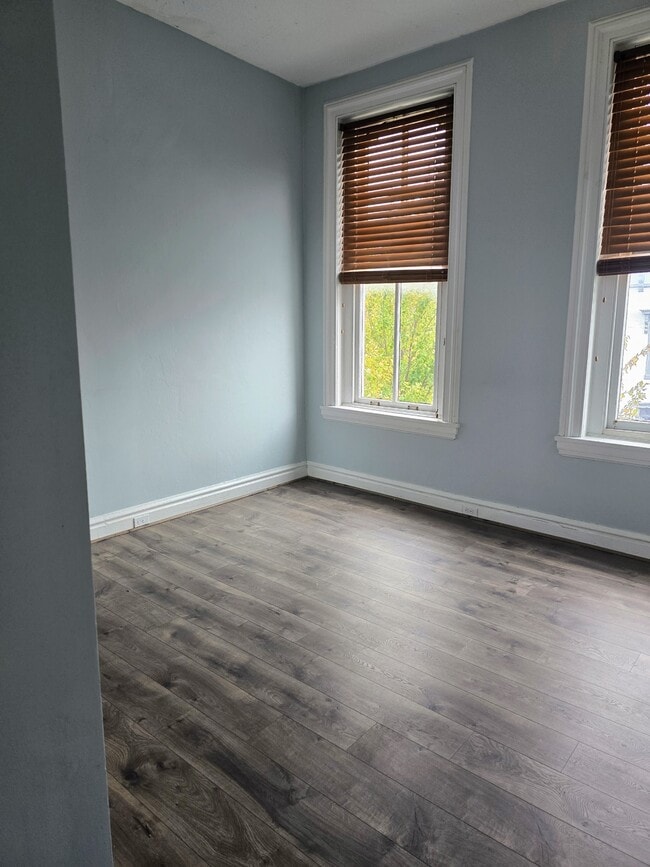 Photo - 109 N Market St