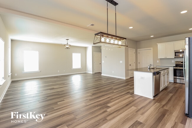 Photo - 320 Ridgeview Cir