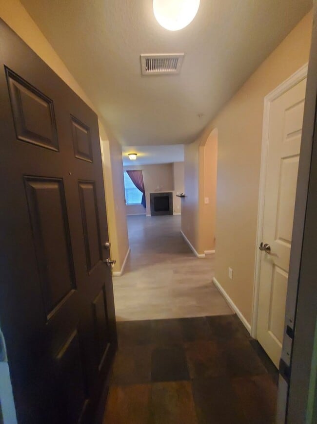 Building Photo - Spacious 2B/2B Main Level Condo With Garage NOW AVAILABLE Unit 4-101